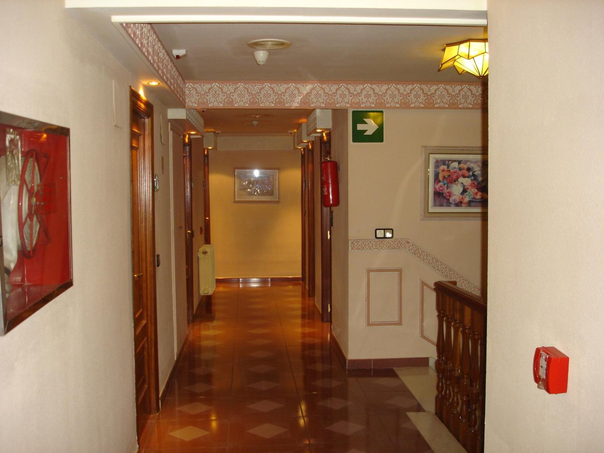 Hotel Vista Nevada Darro Bagian luar foto