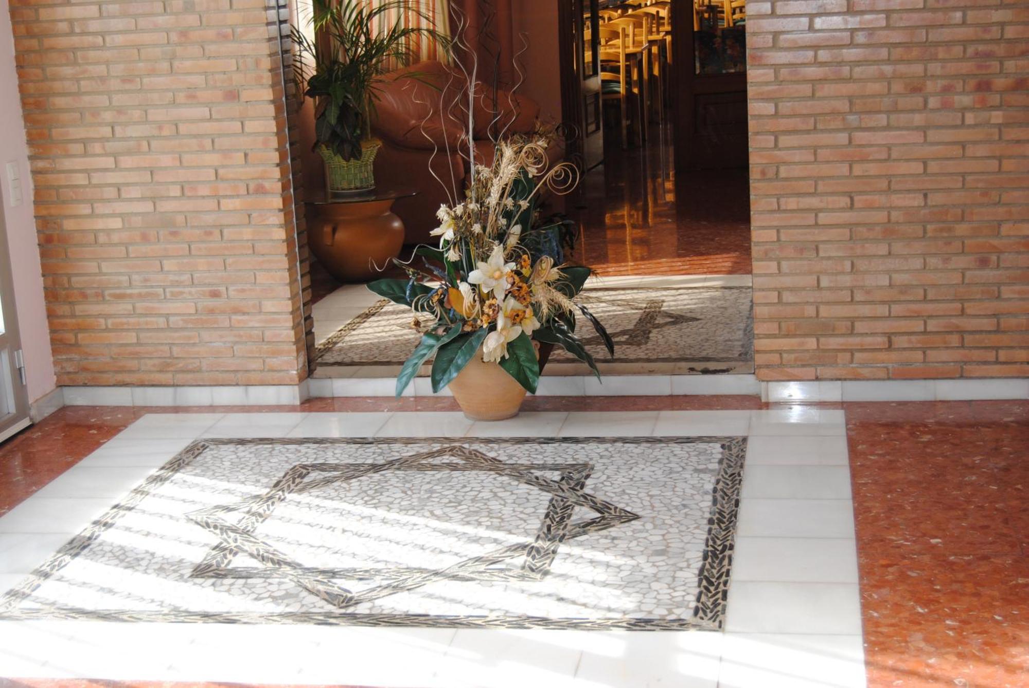 Hotel Vista Nevada Darro Bagian luar foto