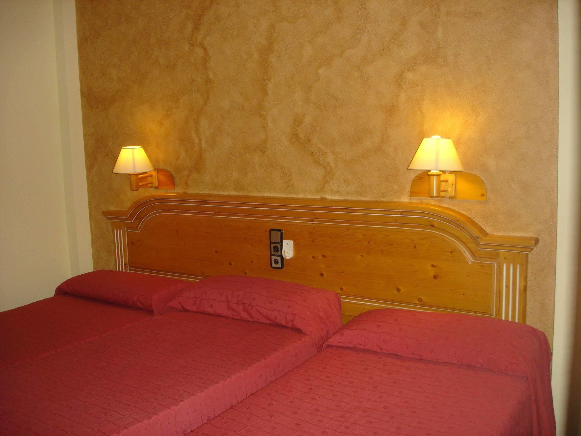 Hotel Vista Nevada Darro Bagian luar foto
