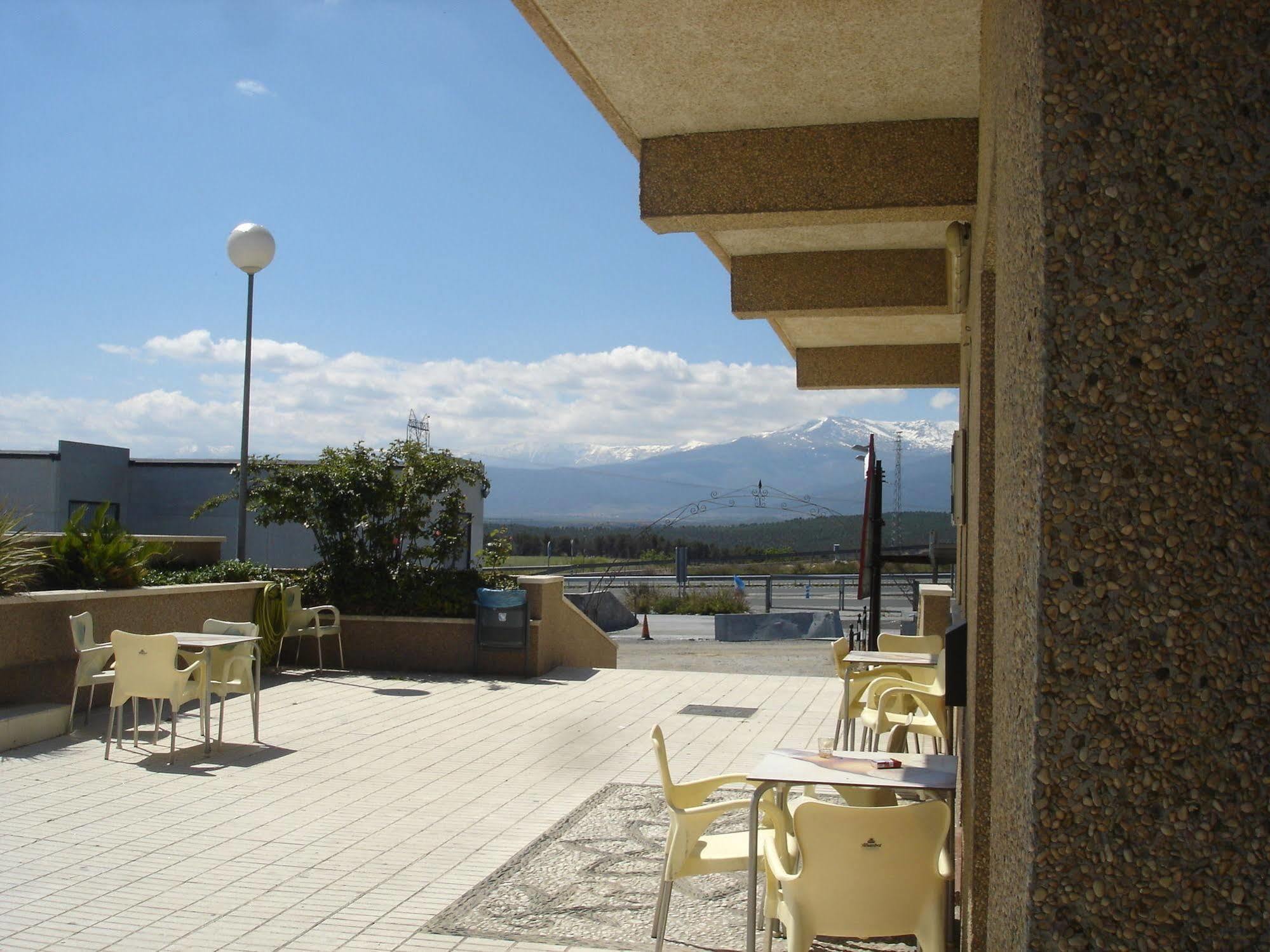 Hotel Vista Nevada Darro Bagian luar foto