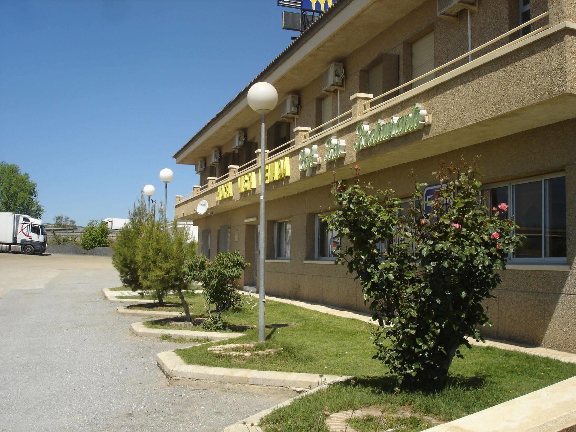 Hotel Vista Nevada Darro Bagian luar foto