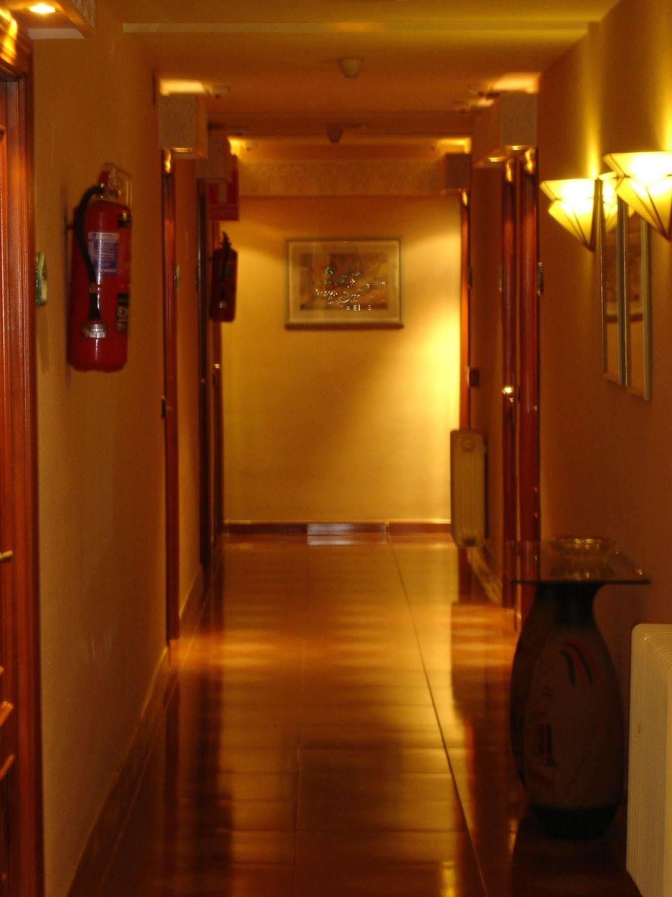 Hotel Vista Nevada Darro Bagian luar foto