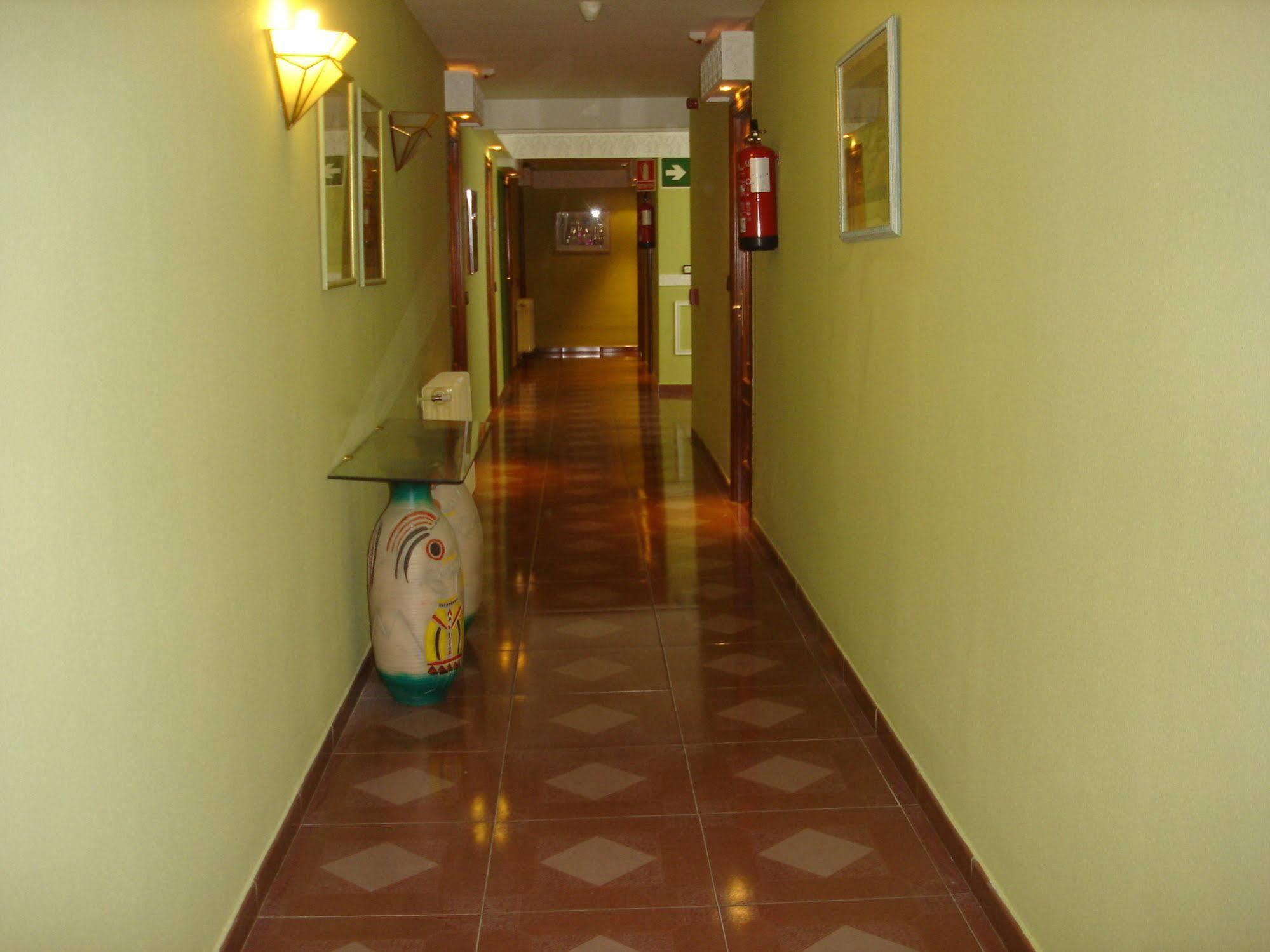 Hotel Vista Nevada Darro Bagian luar foto