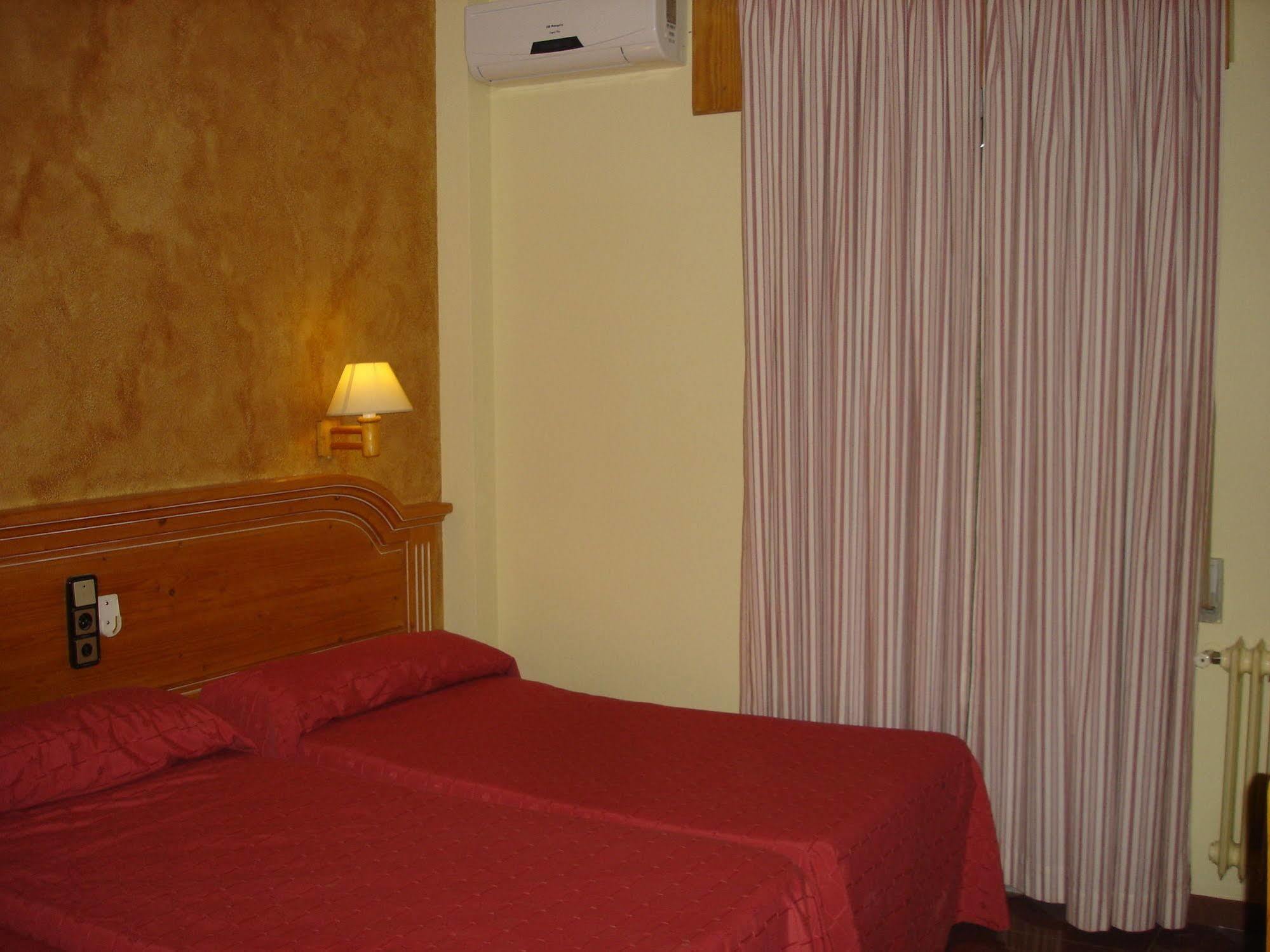 Hotel Vista Nevada Darro Bagian luar foto